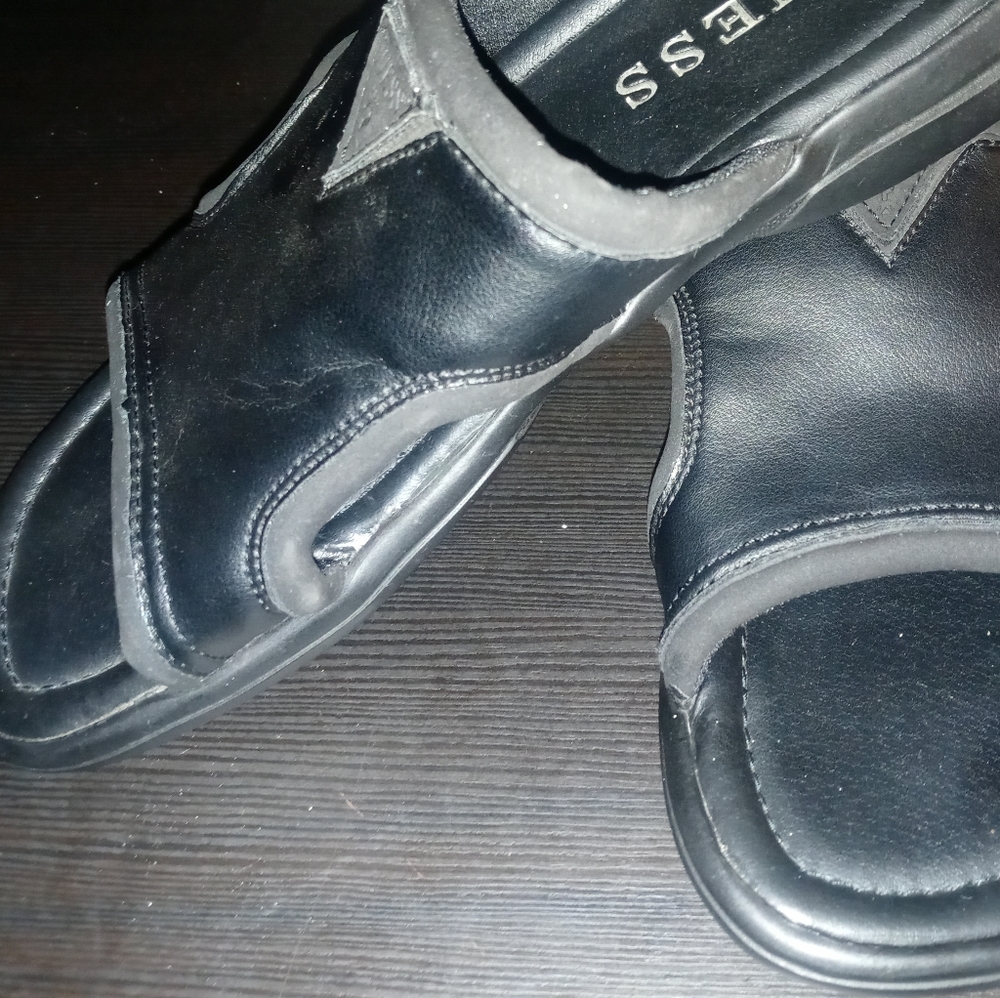 Guess Slides - Picture 3 of 4